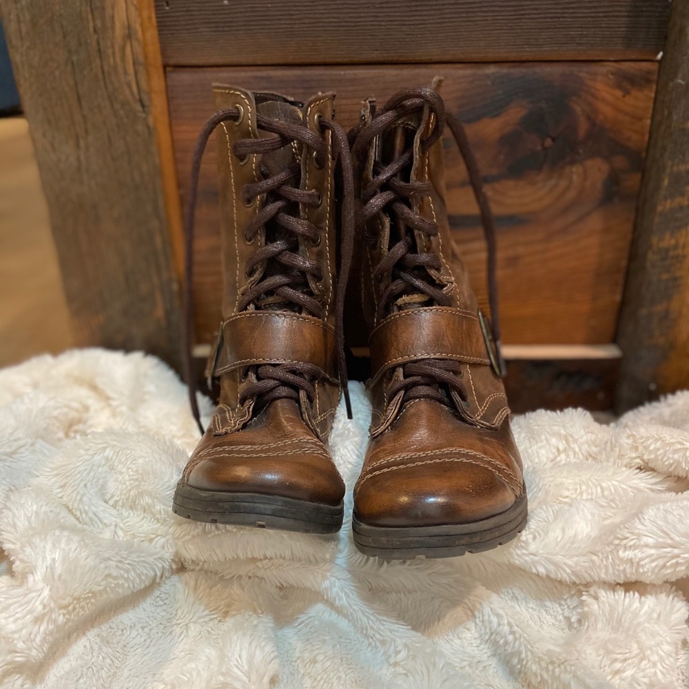 *SOLD*Distressed leather boots